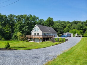459 Gates Rd in Hershey, PA - Building Photo - Building Photo