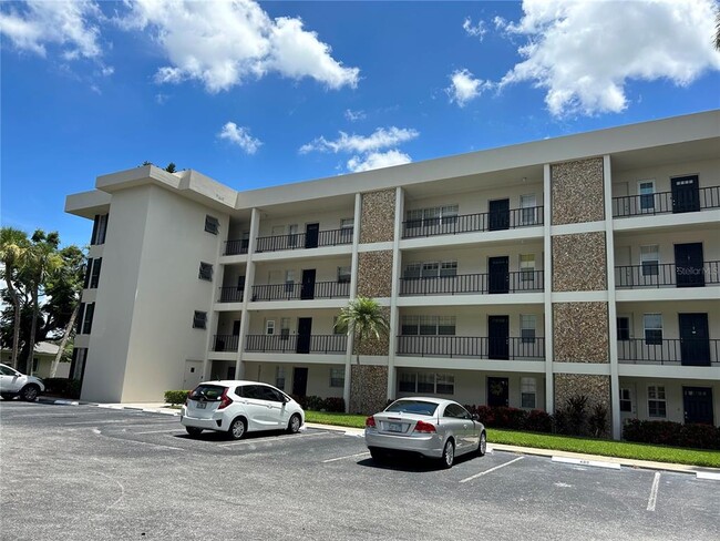 property at 7461 W Country Club Dr N