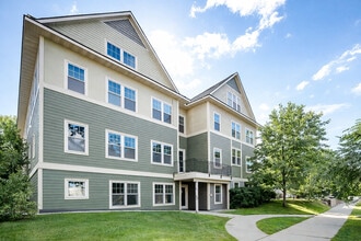 Eagle Crossing Luxury Apartments in Minneapolis, MN - Building Photo - Building Photo