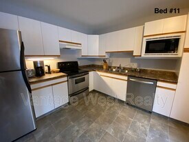 453-453 Morrison Ave in Kelowna, BC - Building Photo