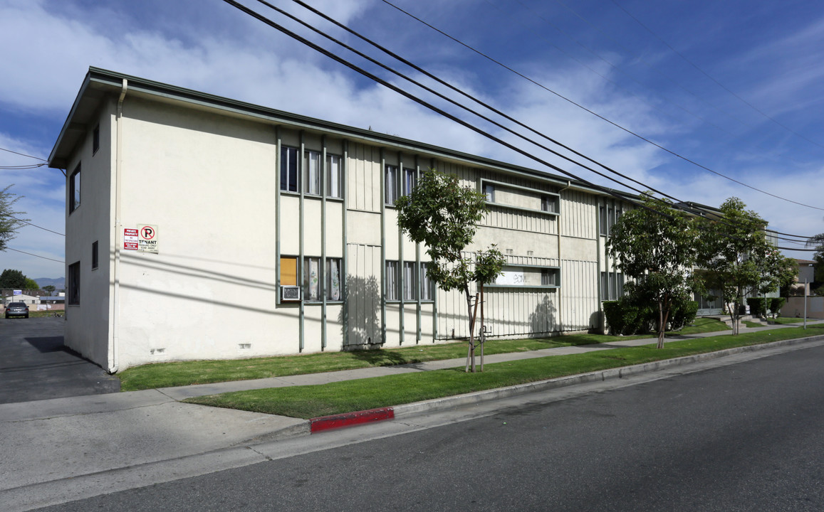 The Lynwood Apartments in Lynwood, CA - Building Photo