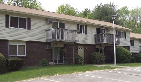 Birch Hill Apartments in Ashford, CT - Foto de edificio