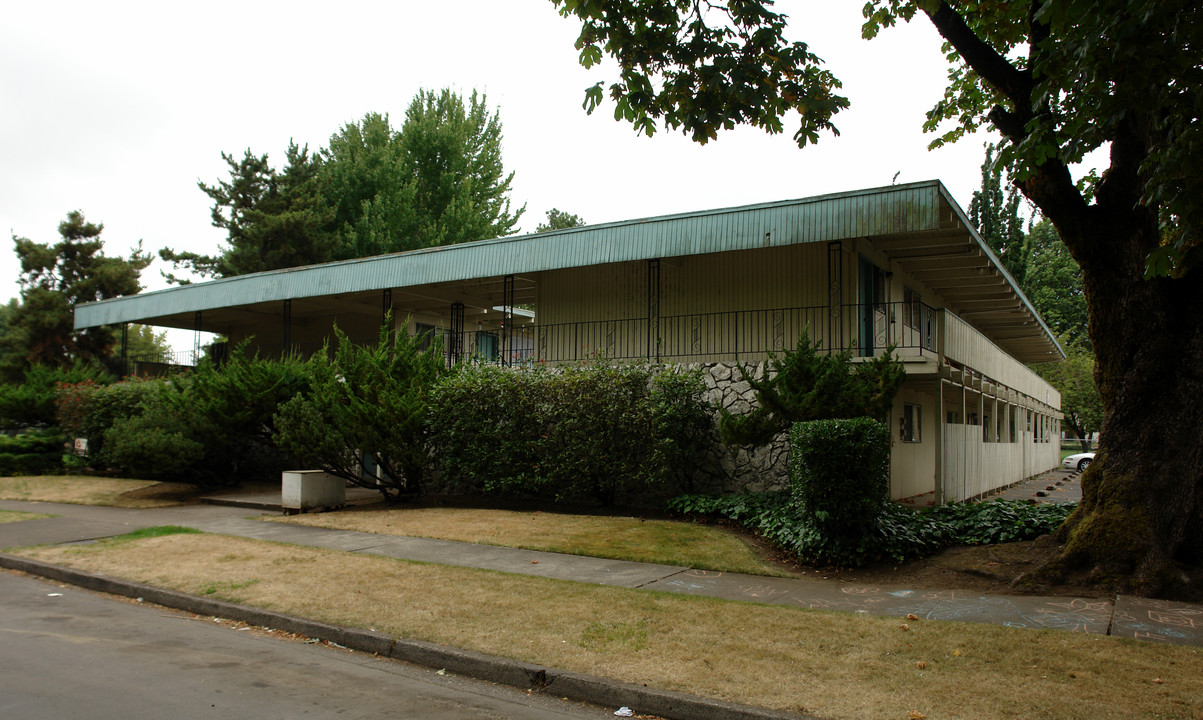 737 1st St in Springfield, OR - Building Photo