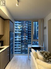357 King St W in Toronto, ON - Building Photo - Building Photo