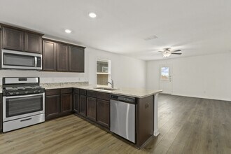 15211 Bufflehead Crk in Von Ormy, TX - Building Photo - Building Photo