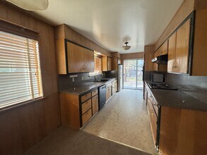 865 Stanford Ave in South Lake Tahoe, CA - Building Photo - Building Photo