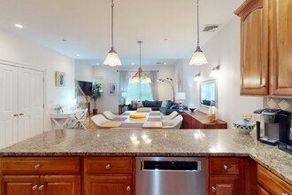 2 Harvard Sq, Unit 2 in Brookline, MA - Building Photo - Building Photo