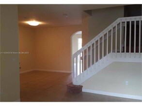 3456 W 90th St in Hialeah, FL - Foto de edificio - Building Photo
