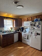 215 Navaho Trl, Unit B in Columbia, TN - Building Photo - Building Photo