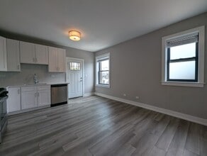 3943 N Janssen Ave, Unit 2 in Chicago, IL - Building Photo - Building Photo