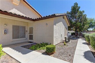 7250 White Dove Dr, Unit 102 in Las Vegas, NV - Building Photo - Building Photo