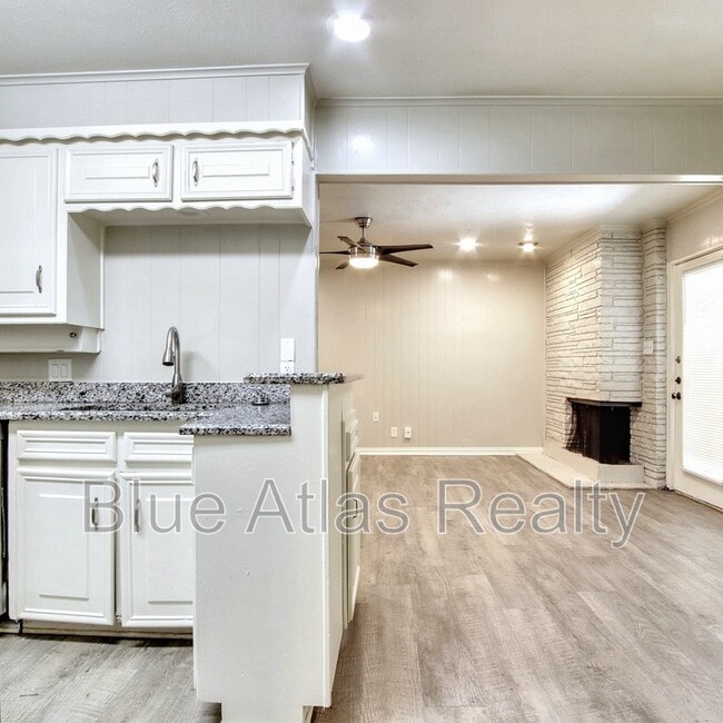 property at 4439 Altamesa Blvd