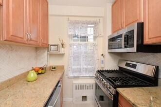 5 Roosevelt Pl, Unit 1F in Montclair, NJ - Building Photo - Building Photo