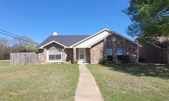 1057 Whitewater Trail in Desoto, TX - Building Photo
