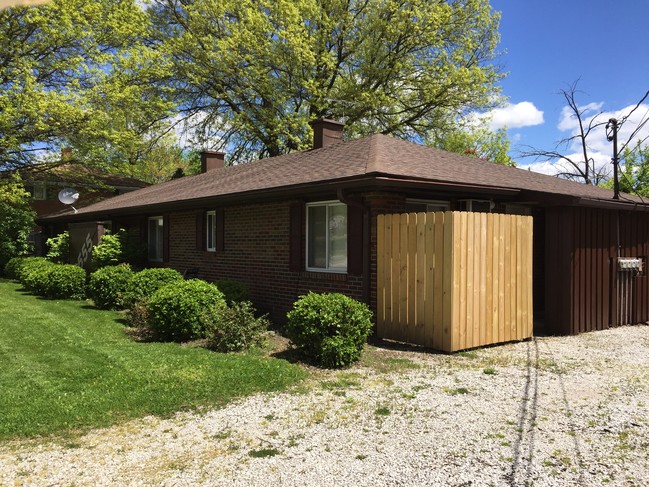 2555 2nd St in Cuyahoga Falls, OH - Building Photo - Building Photo