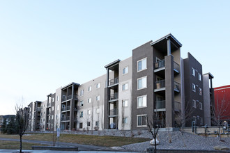 Creekside Village in Airdrie, AB - Building Photo - Building Photo