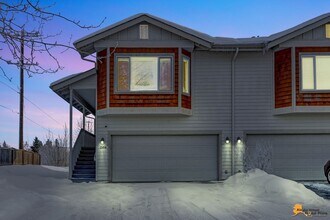 1584 Northbluff Dr in Anchorage, AK - Building Photo - Building Photo