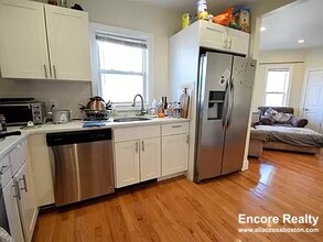 9 Winter Hill Rd, Unit 2 in Medford, MA - Foto de edificio - Building Photo