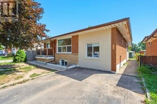 929 Upper Ottawa St in Hamilton, ON - Building Photo