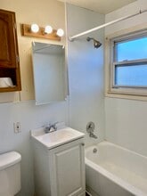 32620 Montcalm St, Unit 32620 in Westland, MI - Building Photo - Building Photo