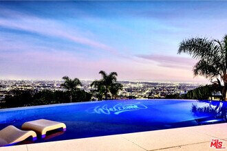 1456 Blue Jay Way in Los Angeles, CA - Foto de edificio - Building Photo