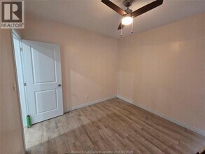 3284 Baby St in Windsor, ON - Foto de edificio - Building Photo