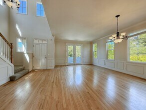 1575 NE Iris St in Issaquah, WA - Building Photo - Building Photo