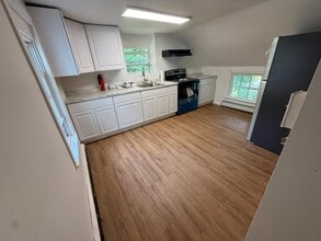352 Violet Ave in Poughkeepsie, NY - Building Photo - Building Photo