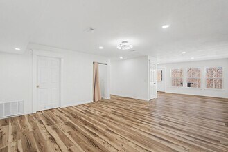 13497 Walnut Valley Rd in Rogers, AR - Foto de edificio - Building Photo