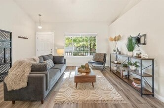 6512 S Lone Tree Way in Boise, ID - Building Photo - Building Photo