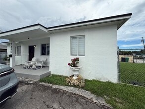 2445 SW 90th Ave in Miami, FL - Building Photo - Building Photo