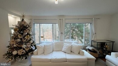 16031 Dorset Rd in Laurel, MD - Foto de edificio - Building Photo