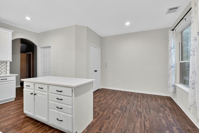 property at 26 Ebony Oaks Pl
