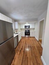 89 Armistice Blvd, Unit Unit 1L in Pawtucket, RI - Foto de edificio - Building Photo