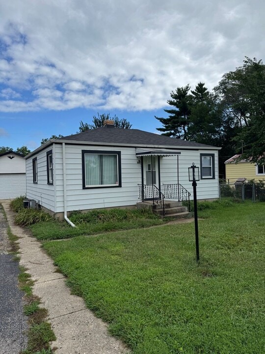 216 Winona Dr in Machesney Park, IL - Building Photo