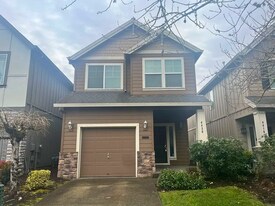 4430 SE Redwood St in Hillsboro, OR - Building Photo