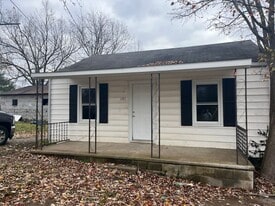101 Turner Ave in Lancaster, KY - Building Photo