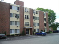 Maple Court Apartments in Stamford, CT - Foto de edificio - Building Photo