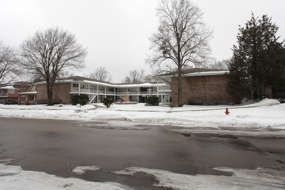 1900 F St in Lincoln, NE - Building Photo