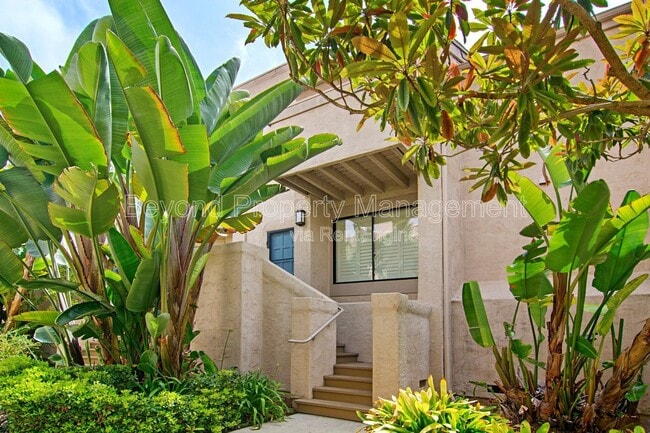 8326 Via Sonoma in San Diego, CA - Building Photo - Building Photo