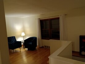 631 W Summit St, Unit First Floor Bdrm