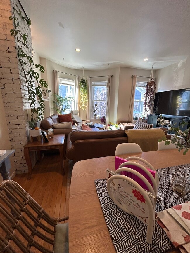 33 Delle Ave, Unit #2 in Boston, MA - Foto de edificio - Building Photo