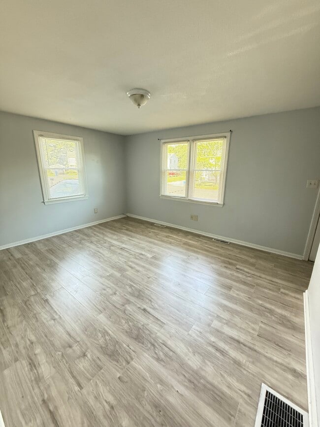 31 Guy Plz in West Springfield, MA - Foto de edificio - Building Photo