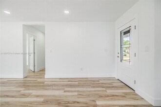 8705 Tahiti Ln in Tampa, FL - Building Photo - Building Photo