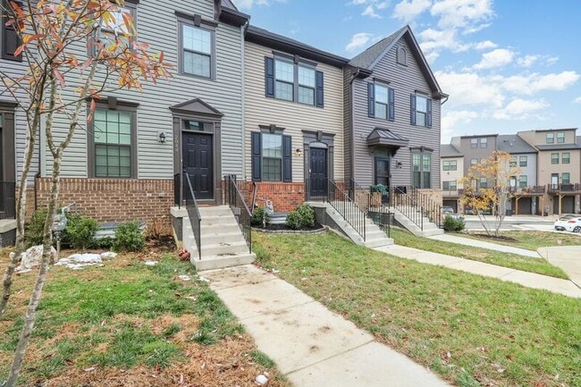 2042 Track Cir in Fredericksburg, VA - Building Photo - Building Photo