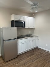 607 S Fir Ave, Unit c in Inglewood, CA - Building Photo - Building Photo