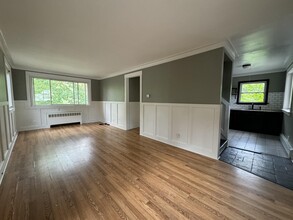 45 Lake Dr in Lake Peekskill, NY - Building Photo - Building Photo
