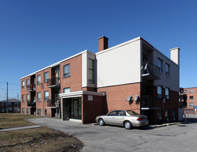 2595 Keele St in Toronto, ON - Building Photo - Building Photo