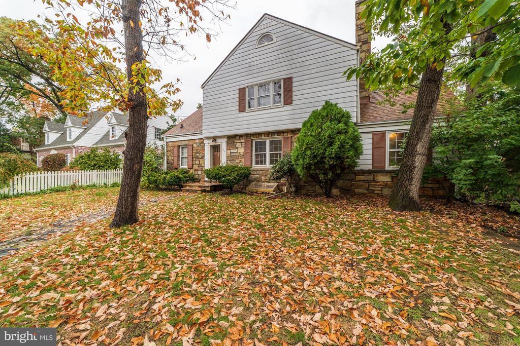 1239 S Oakcrest Rd in Arlington, VA - Building Photo