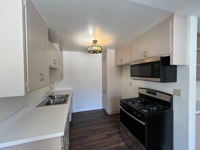 1709, 1711 Landis Street in Burbank, CA - Foto de edificio - Building Photo